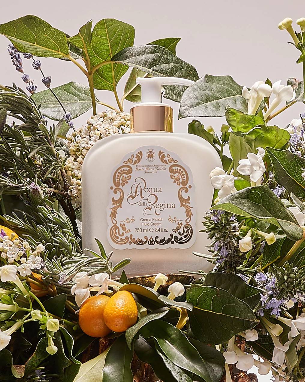 3181102_PDP2_8056209880075_CREMA_FLUIDA_ACQUA_DELLA_REGINA_250ML.jpg Santa Maria Novella - Crema Fluida Acqua della Regina - immagine 1