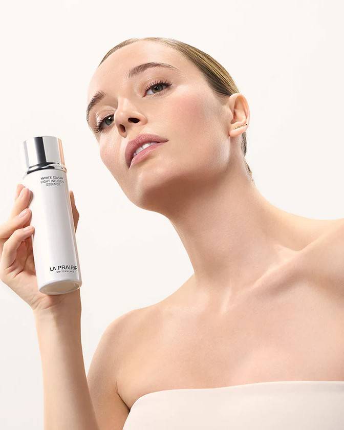 W03-26_WHITE_CAVIAR_LIGHT_INFUSION_ESSENCE_PACK_efficacy.jpg La Prairie - White Caviar Collection - Light Infusion Essence - immagine 1