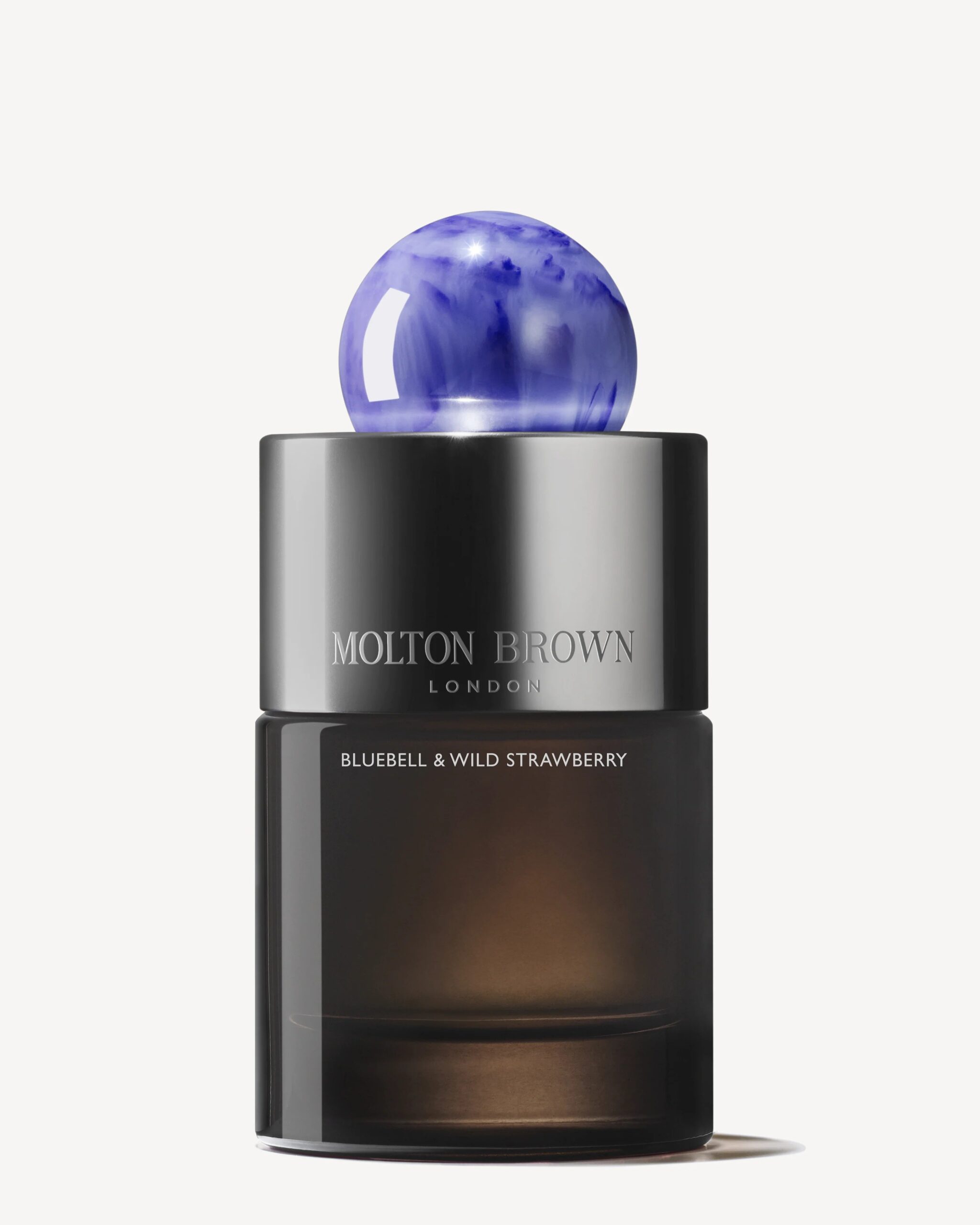 1_ NMR313_uk_bluebell-wild-strawberry-edp-100ml_image_02_web_3554e5d5-d625-49d2-b9b8-51ff54eae972 Molton Brown - Bluebell & Wild Strawberry Eau de Parfum – Bild 1